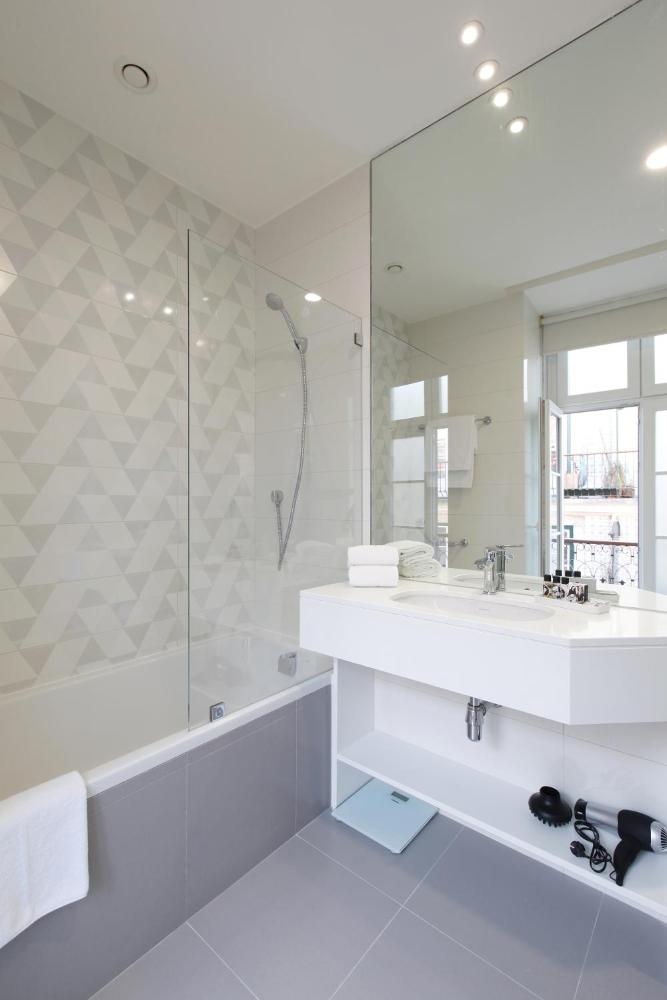Superior Double Room with Street View interior